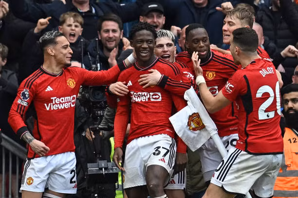 MU đánh rơi chiến thắng trên sân nhà trước Liverpool ảnh 23 MU đánh rơi chiến thắng trên sân nhà trước Liverpool ảnh 23