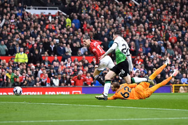 MU đánh rơi chiến thắng trên sân nhà trước Liverpool ảnh 11 MU đánh rơi chiến thắng trên sân nhà trước Liverpool ảnh 11