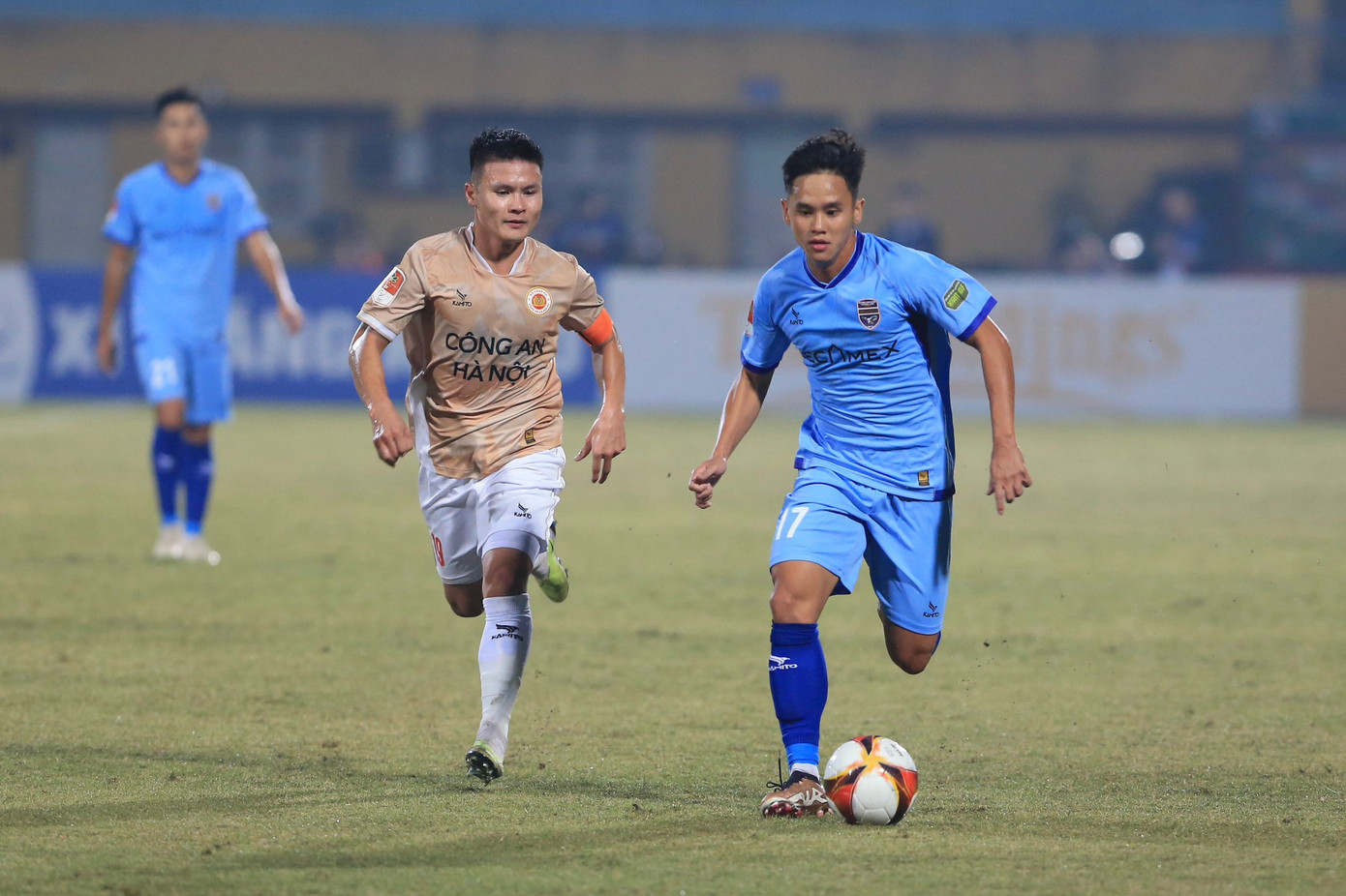 Quang Hải đeo băng đội trưởng CAHN ở trận thắng Bình Dương. Ảnh: CLB Quang Hải đeo băng đội trưởng CAHN ở trận thắng Bình Dương. Ảnh: CLB