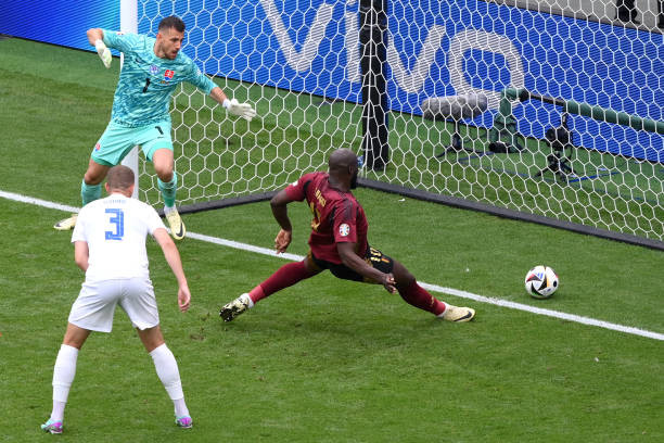 Địa chấn ở Frankfurt, Slovakia quật ngã Bỉ trong ngày Lukaku bị tước 2 bàn ảnh 14 Địa chấn ở Frankfurt, Slovakia quật ngã Bỉ trong ngày Lukaku bị tước 2 bàn ảnh 14