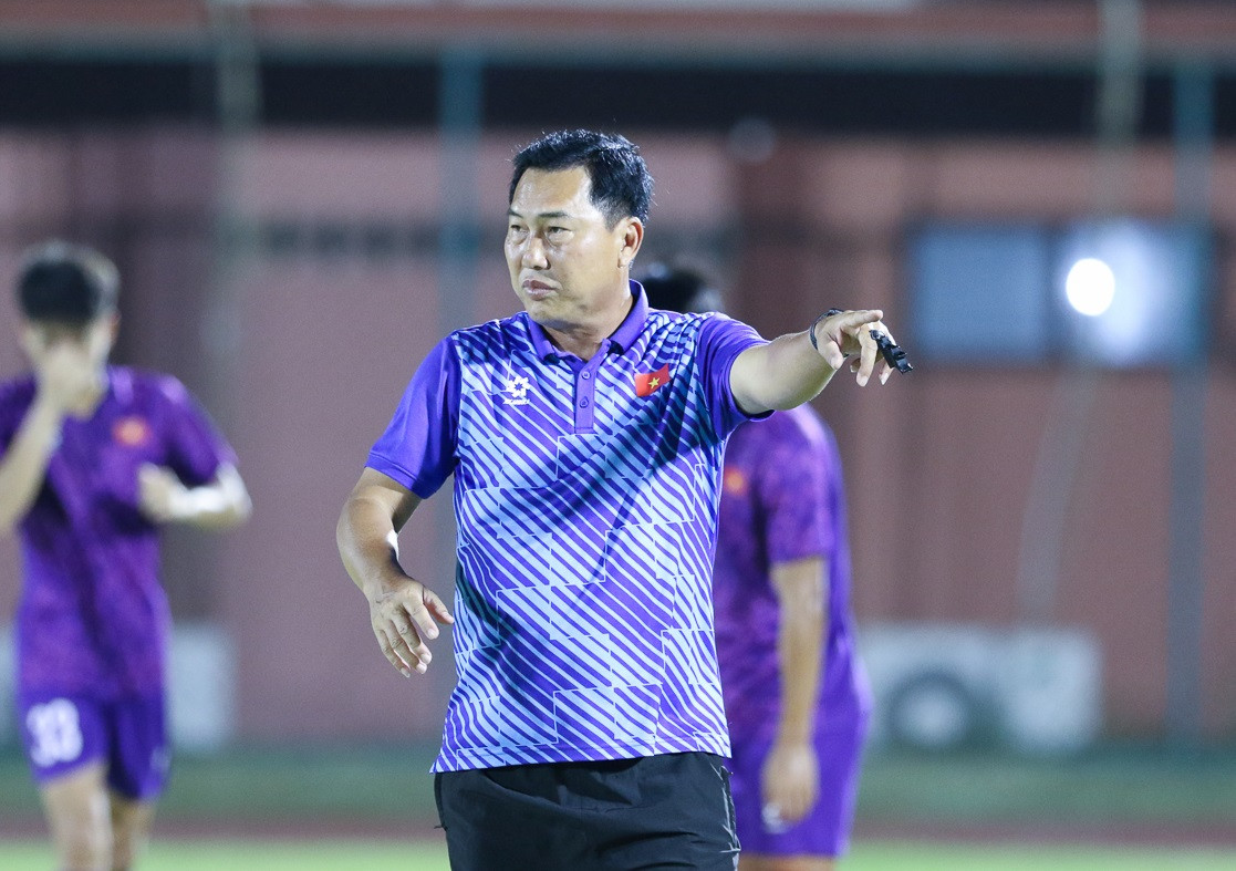 HLV Hứa Hiền Vinh sẵn sàng đưa U19 Việt Nam vượt khó HLV Hứa Hiền Vinh sẵn sàng đưa U19 Việt Nam vượt khó