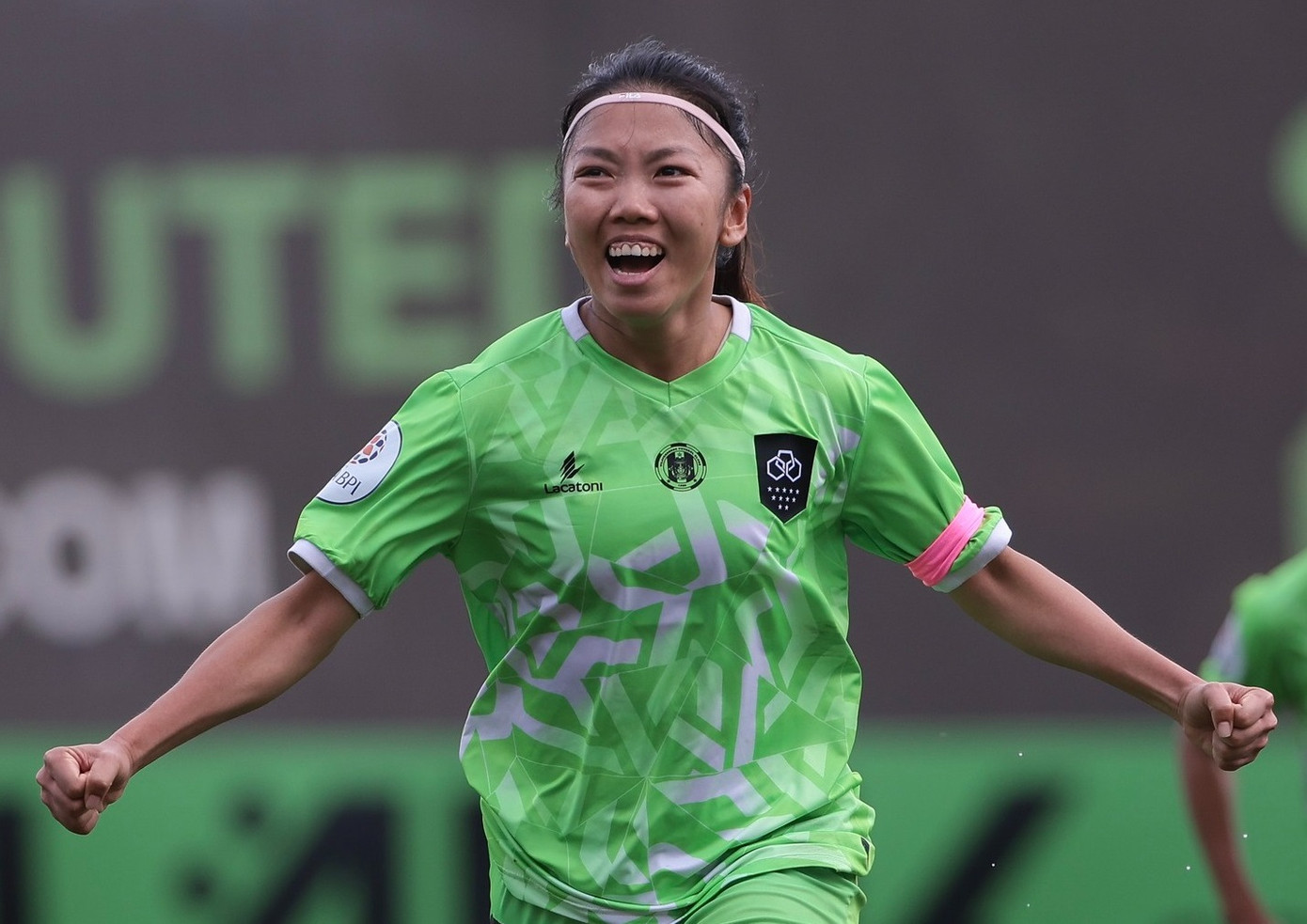 Huỳnh Như cùng các đồng đội đã trụ hạng thành công