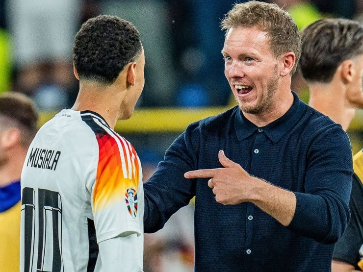 HLV Julian Nagelsmann ăn mừng cùng các học trò HLV Julian Nagelsmann ăn mừng cùng các học trò