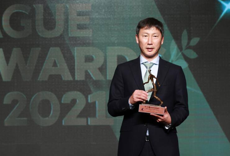 Ông Kim Sang-sik nhận giải HLV xuất sắc nhất K-League 2021 Ông Kim Sang-sik nhận giải HLV xuất sắc nhất K-League 2021