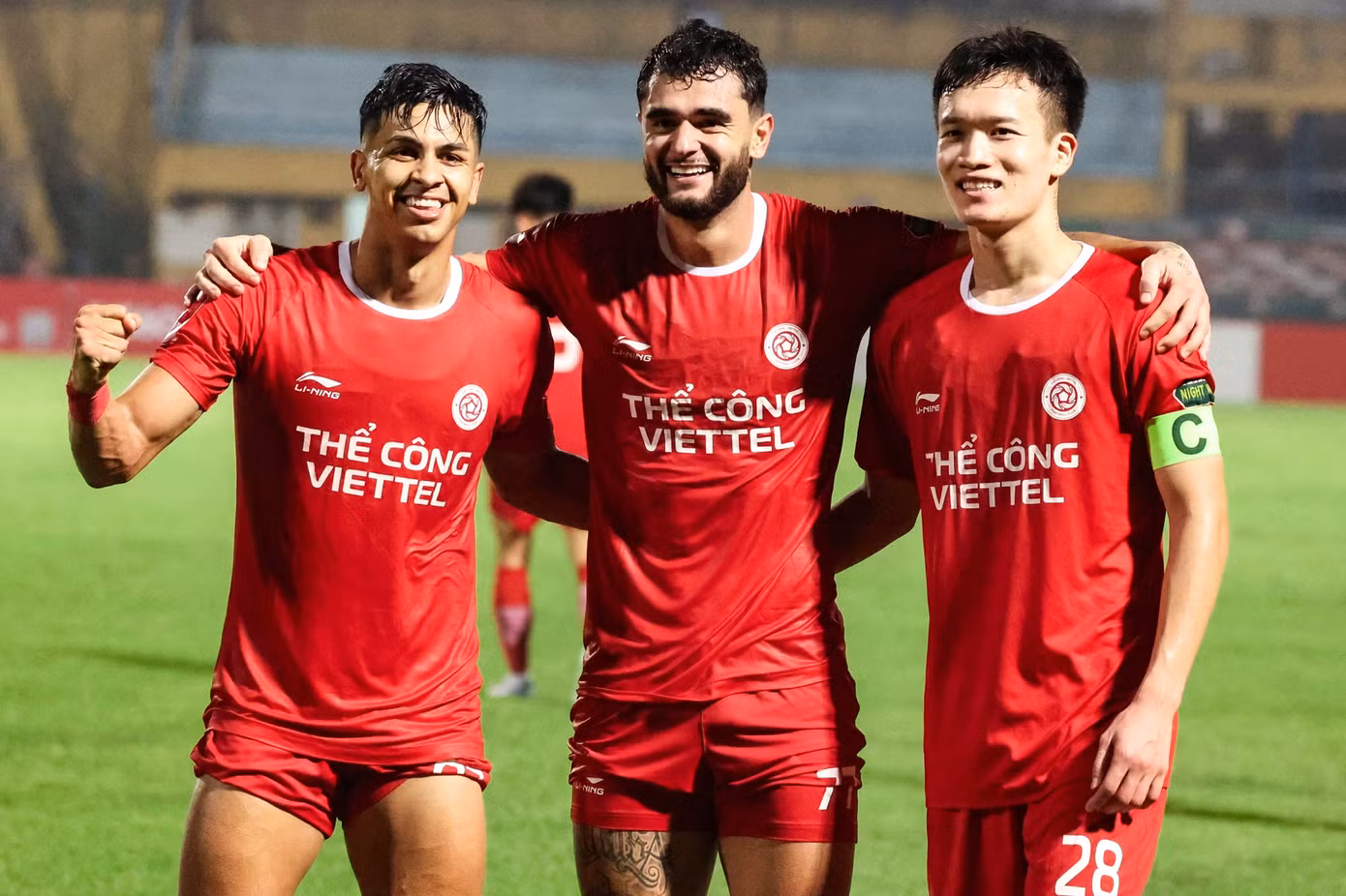 Hoàng Đức (phải) và các ngoại binh của Thể Công Viettel Hoàng Đức (phải) và các ngoại binh của Thể Công Viettel