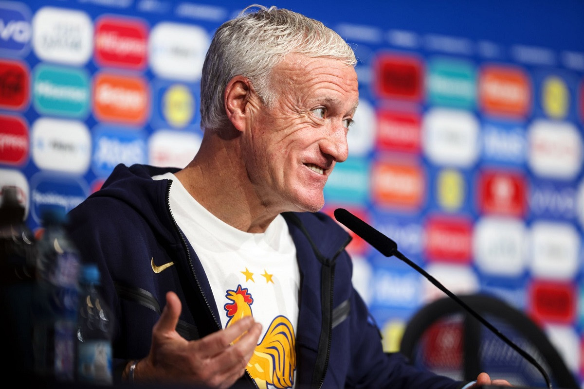 HLV Didier Deschamps không quan tâm đến những lời chỉ trích HLV Didier Deschamps không quan tâm đến những lời chỉ trích