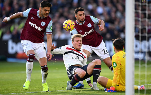Phung phí cơ hội, MU trả giá đắt trên sân West Ham ảnh 3 Phung phí cơ hội, MU trả giá đắt trên sân West Ham ảnh 3