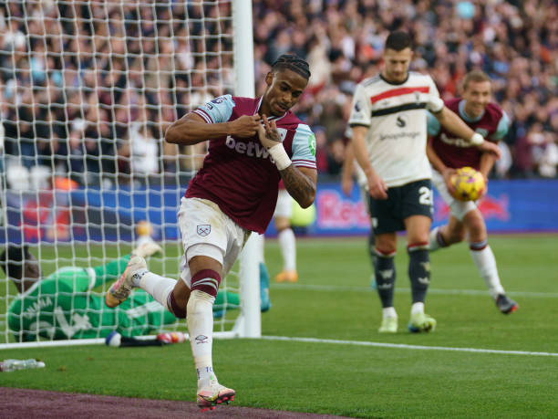 Phung phí cơ hội, MU trả giá đắt trên sân West Ham ảnh 7 Phung phí cơ hội, MU trả giá đắt trên sân West Ham ảnh 7