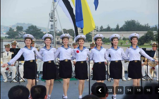 Nhóm 7 nữ văn công xinh đẹp của Hải quân Triều Tiên được báo chí Hàn Quốc ví như một phiên bản của Wonder Girls