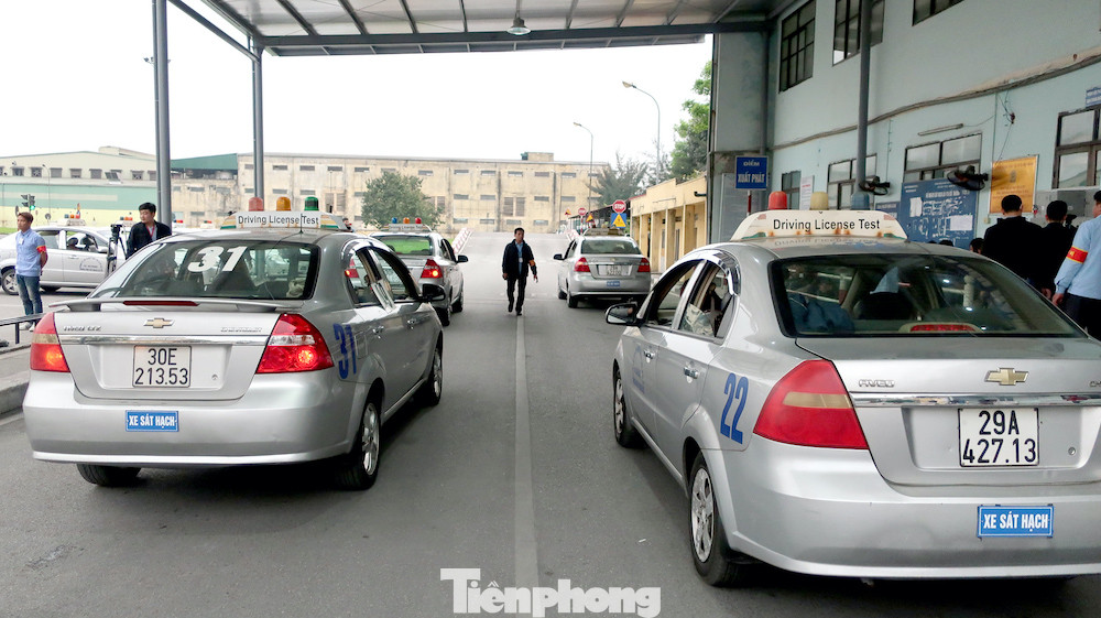 Tiêu chuẩn với giáo viên học lái xe sẽ không thay đổi nhưng tiêu chuẩn với xe học lái, sát hạch sẽ có niên hạn sử dụng.