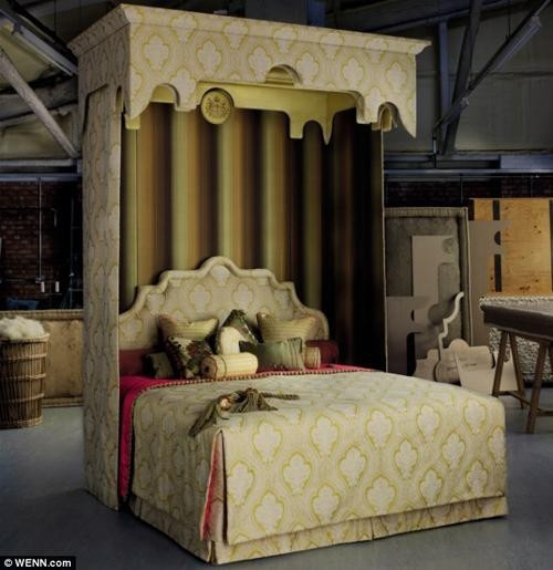 Quyết định mua chiếc giường tiền tỷ này, theo đại gia Lê Ân là để thế giới biết Việt Nam cũng có nhiều đại gia 