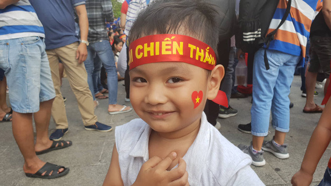 Ngàn cung bậc cảm xúc của CĐV Việt Nam ở trận bán kết ảnh 35