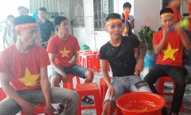 Ngàn cung bậc cảm xúc của CĐV Việt Nam ở trận bán kết ảnh 28