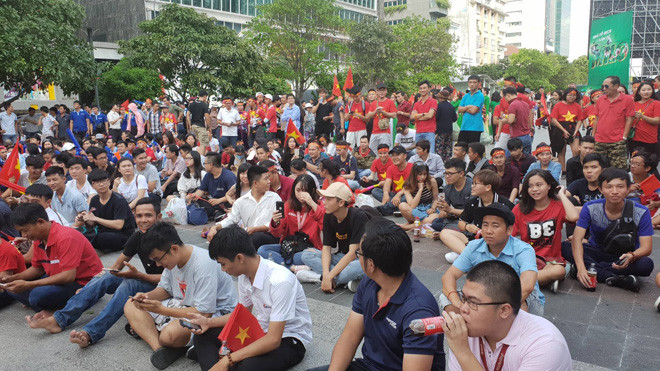 Ngàn cung bậc cảm xúc của CĐV Việt Nam ở trận bán kết ảnh 32