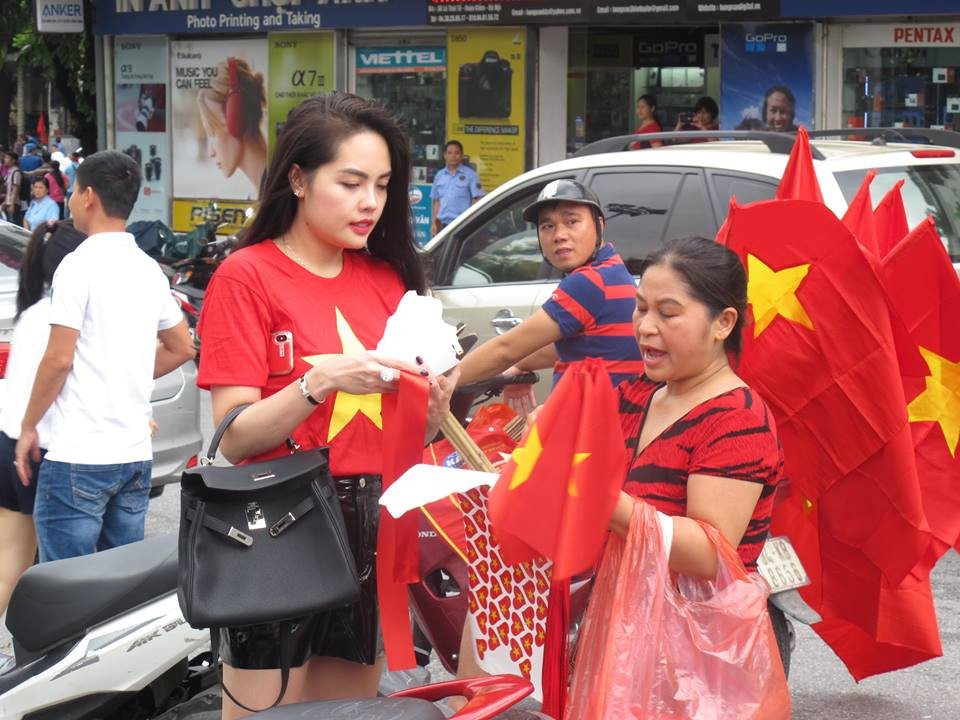 Ngàn cung bậc cảm xúc của CĐV Việt Nam ở trận bán kết ảnh 38