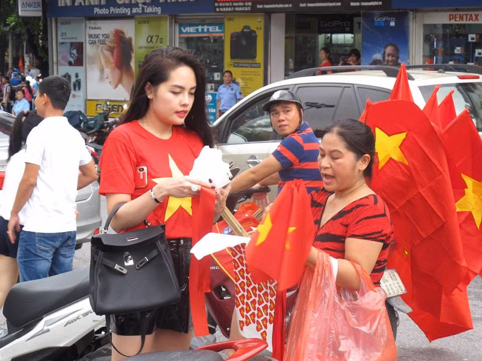 Ngàn cung bậc cảm xúc của CĐV Việt Nam ở trận bán kết ảnh 38