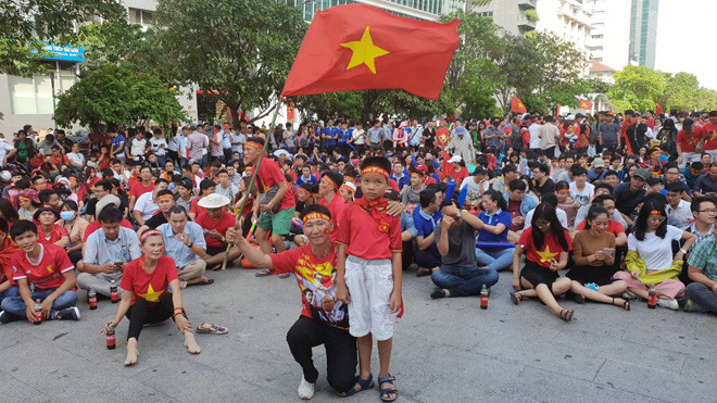 Ngàn cung bậc cảm xúc của CĐV Việt Nam ở trận bán kết ảnh 36