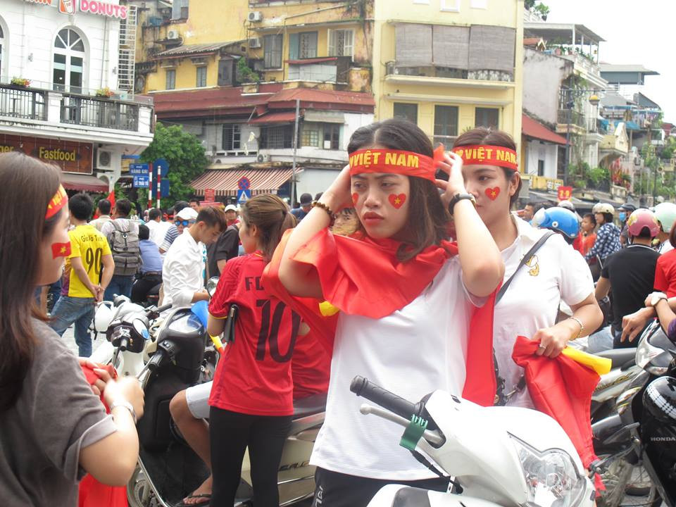 Ngàn cung bậc cảm xúc của CĐV Việt Nam ở trận bán kết ảnh 40