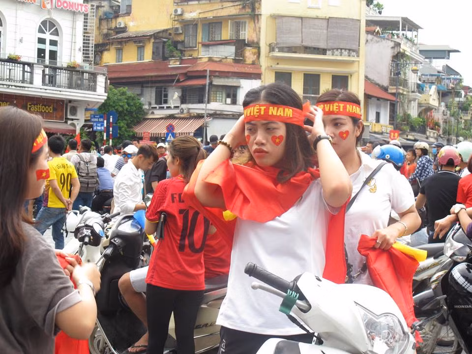 Ngàn cung bậc cảm xúc của CĐV Việt Nam ở trận bán kết ảnh 40