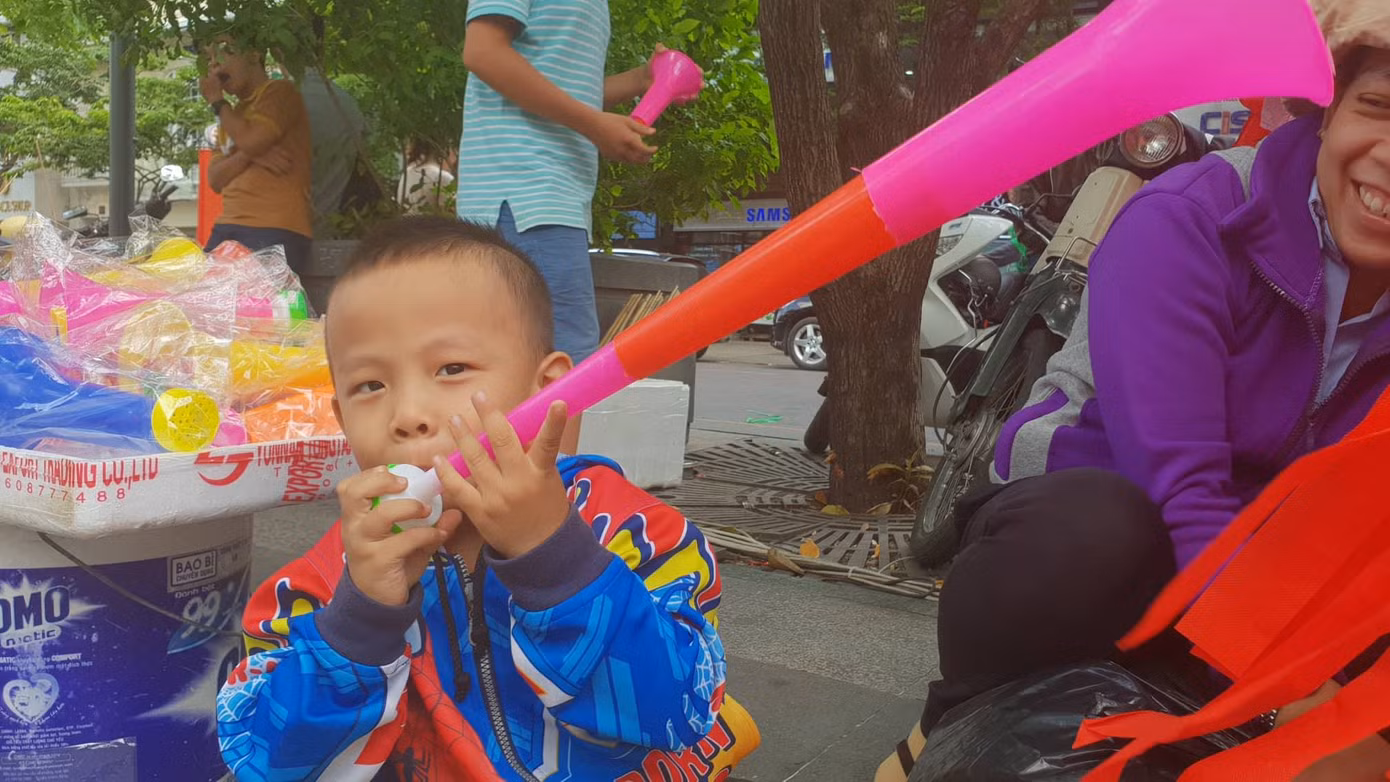 Ngàn cung bậc cảm xúc của CĐV Việt Nam ở trận bán kết ảnh 34