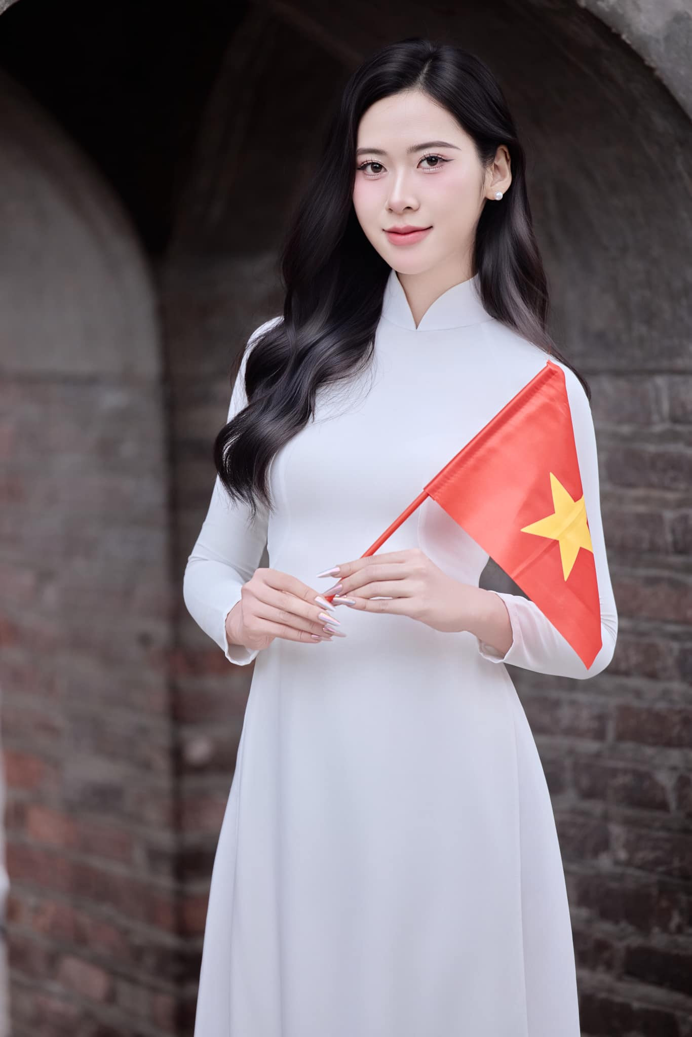 Thí sinh Hoàng Quý Lan (SBD 975) - cô gái dân tộc Tày - tự hào khoác lên mình tà áo dài trắng để hòa cùng niềm vui hân hoan của cả nước trong không khí kỷ niệm 50 năm ngày giải phóng miền Nam, thống nhất đất nước.