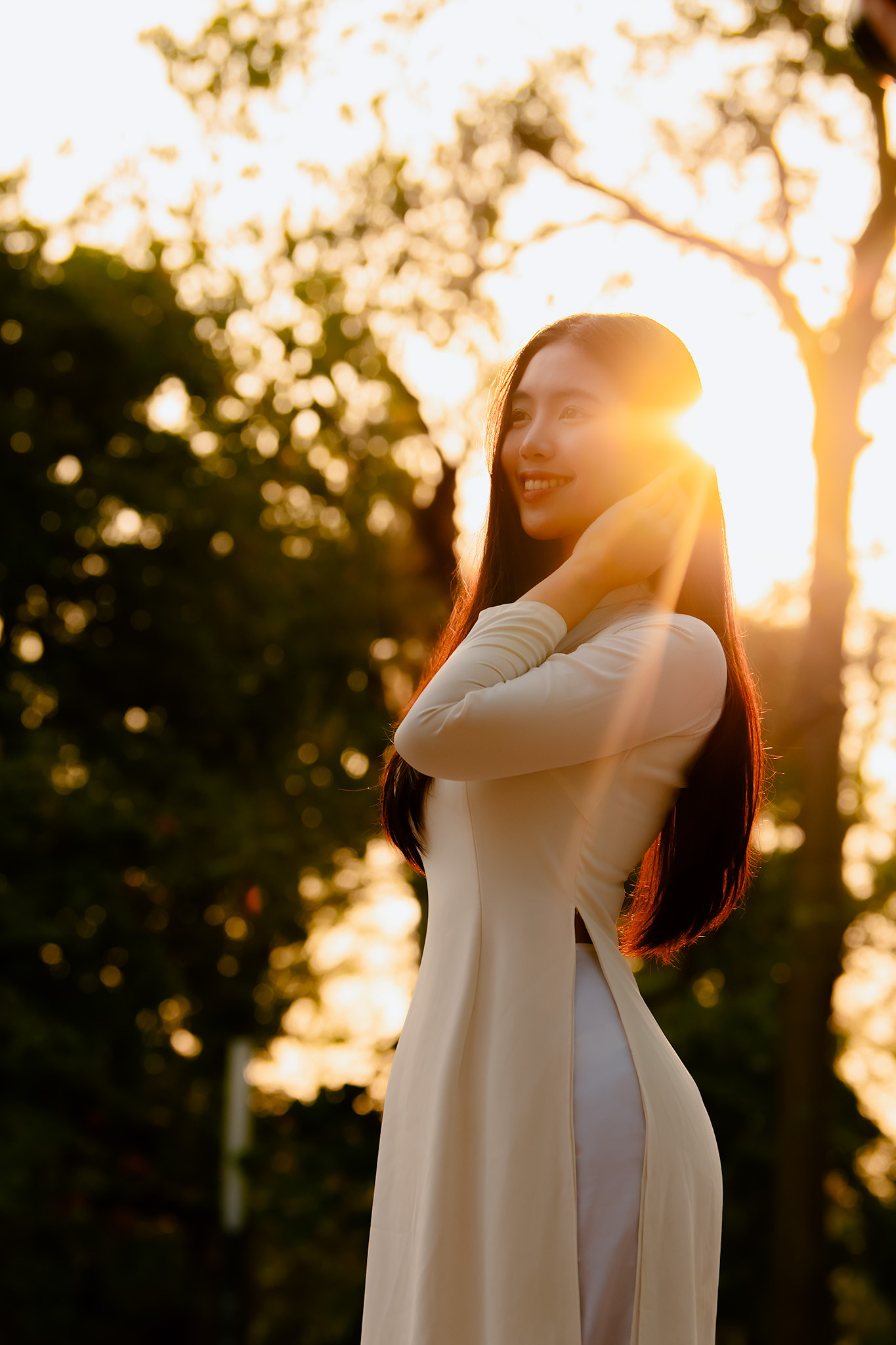 Châu Anh cảm thấy tiếc nuối vì không thể tham dự đội hình diễu binh tại Lễ kỷ niệm 50 năm ngày giải phóng miền Nam, thống nhất đất nước. Cô tự nhắc nhở bản thân phải sống xứng đáng với truyền thống mà ông ngoại, bố mẹ và chị gái đã gìn giữ.