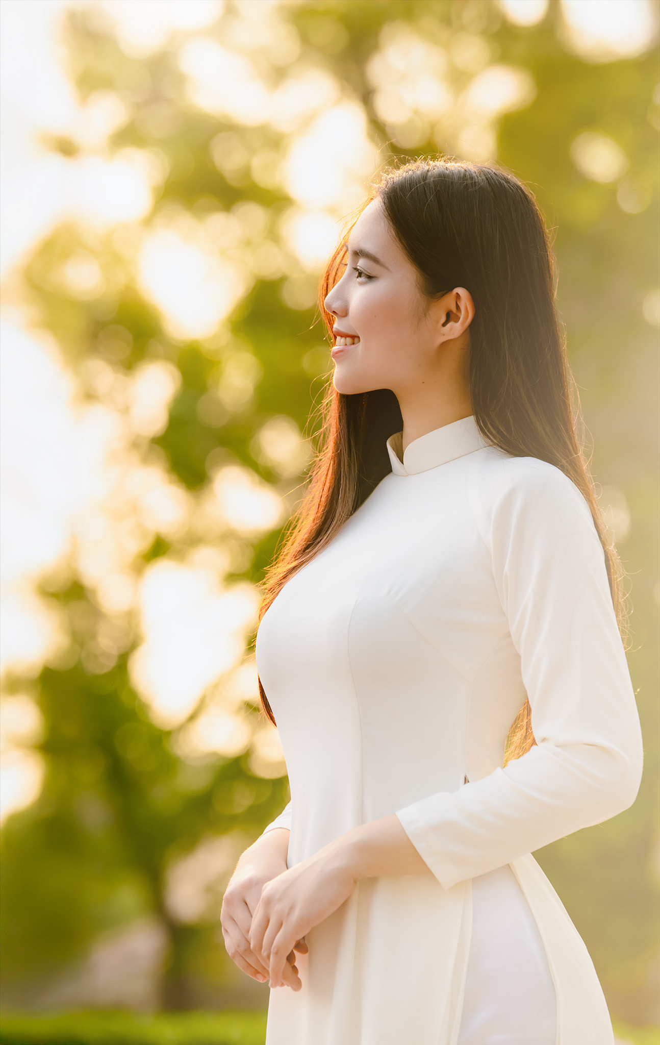 Châu Anh cảm thấy tiếc nuối vì không thể tham dự đội hình diễu binh tại Lễ kỷ niệm 50 năm ngày giải phóng miền Nam, thống nhất đất nước. Cô tự nhắc nhở bản thân phải sống xứng đáng với truyền thống mà ông ngoại, bố mẹ và chị gái đã gìn giữ.