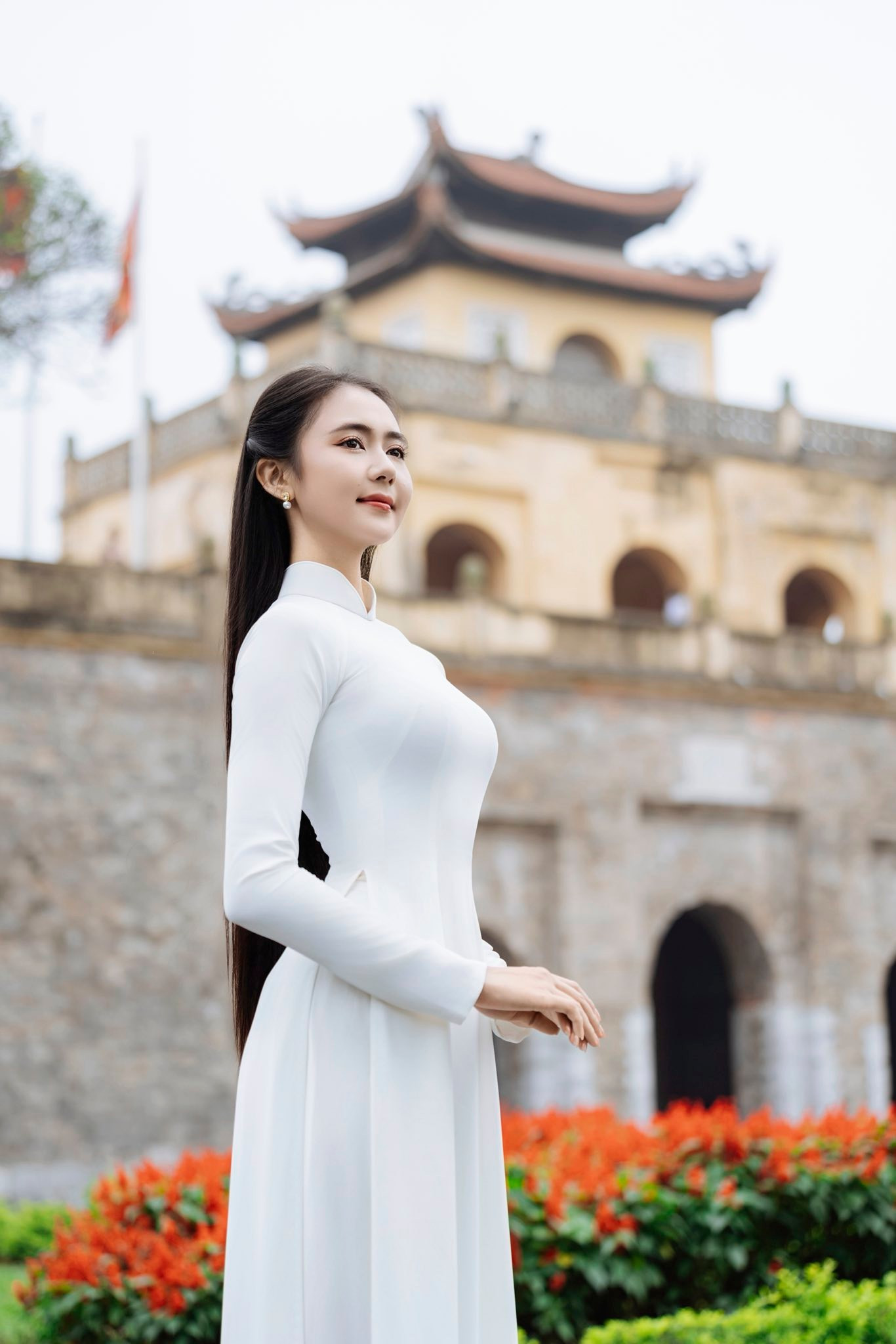 Cô chia sẻ trong quá trình tham gia cuộc thi Hoa hậu Việt Nam 2024 đã được tham gia những hoạt động ý nghĩa như lễ thượng cờ tại Đôi bờ Hiền Lương - Bến Hải, thăm viếng Nghĩa trang liệt sĩ quốc gia Trường Sơn, Nghĩa trang quốc gia Đường 9, dâng hương ở Thành cổ Quảng Trị, thả hoa đăng ở bờ Bắc sông Thạch Hãn… Đó là những hoạt động giúp hun đúc thêm tinh thần tự hào dân tộc, lòng biết ơn sâu sắc và động lực phấn đấu cho thế hệ trẻ như Mỹ Dung.