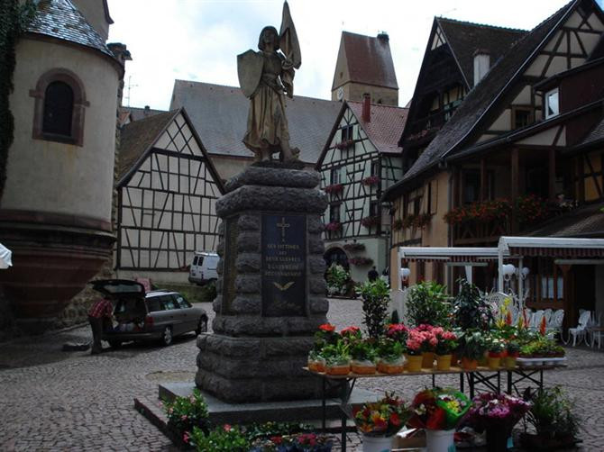 Người dân ở đây có điểm đặc biệt hầu hết đều nói tiếng Đức