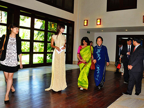 Phó chủ tịch nước Nguyễn Thị Doan cũng tham dự sự kiện này. Phó chủ tịch nước Nguyễn Thị Doan cũng tham dự sự kiện này