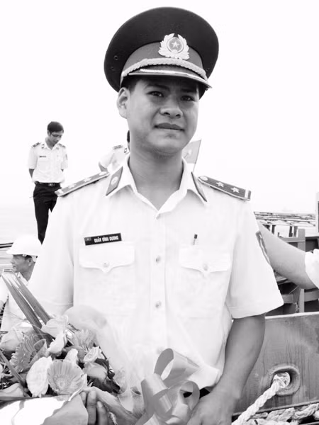 Thuyền trưởng trẻ tàu CSB 6006 – Trung úy Quản Đình Dương