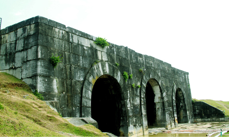 Các cửa thành nhà Hồ đều xây dựng theo lối cổng vòm