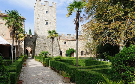 Hé lộ vụ chuyển nhượng ngôi nhà lớn nhất thế giới ảnh 5