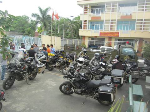 10 chiếc mô tô đang bị giữ tại đội CSGT Rạch Chiếc