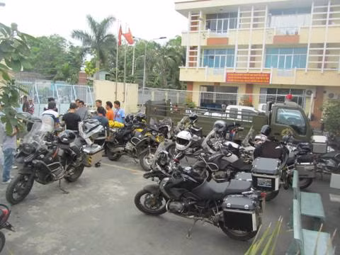 10 chiếc mô tô đang bị giữ tại đội CSGT Rạch Chiếc