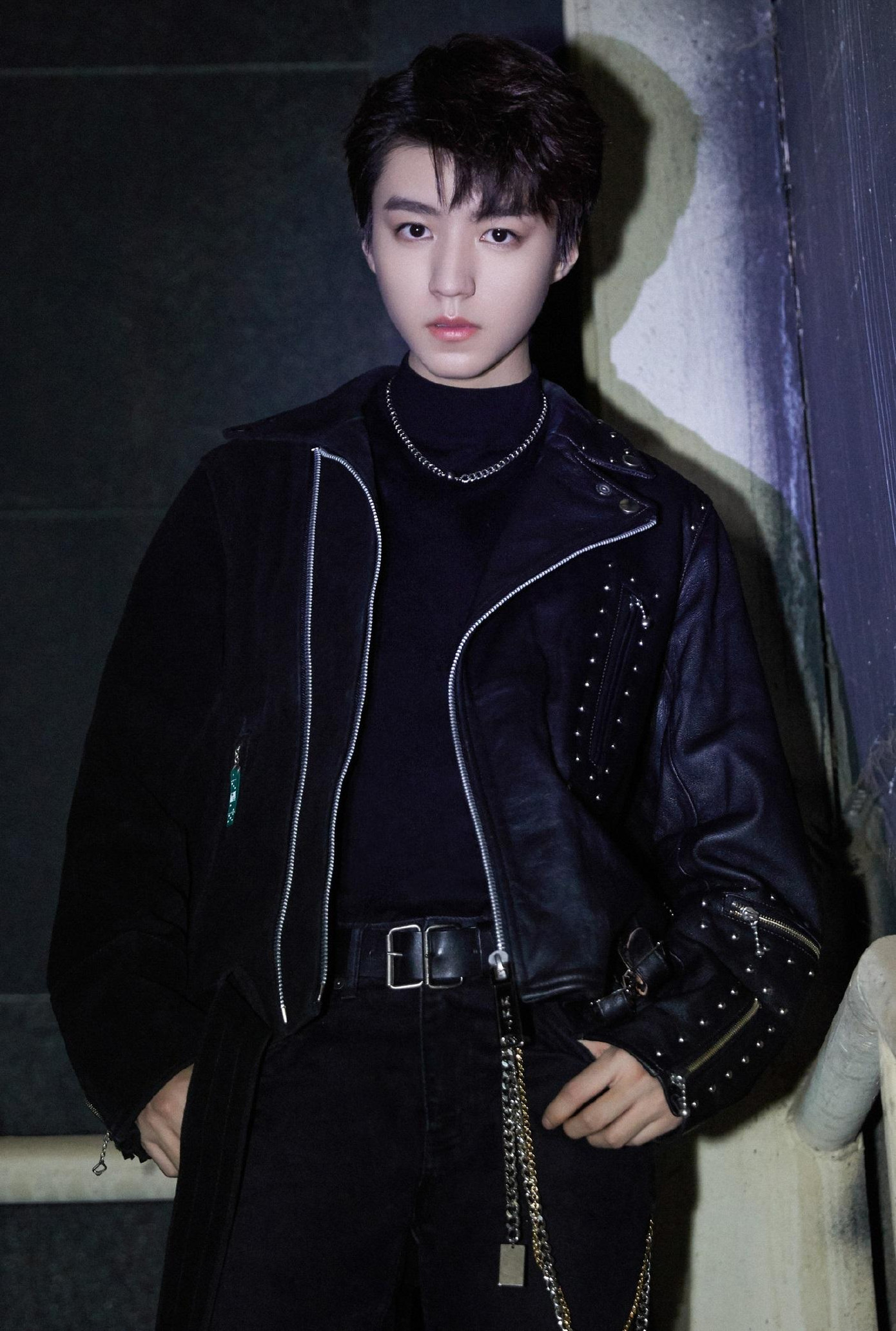 5. Vương Tuấn Khải là ca sĩ, diễn viên Trung Quốc, thành viên nhóm nhạc thần tượng Trung Quốc TFBOYS.