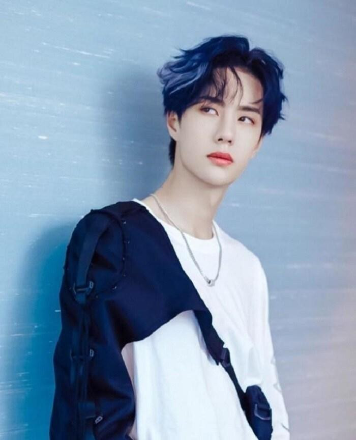 3. Vương Nhất Bác là ca sĩ, diễn viên, người dẫn chương trình và tay đua motor chuyên nghiệp người Trung Quốc. Anh là thành viên của nhóm nhạc nam Hàn-Trung UNIQ. Anh nổi tiếng khắp châu Á nhờ vai Lam Vong Cơ trong bộ phim chuyển thể từ tiểu thuyết đam mỹ &quot;Trần Tình Lệnh&quot;.