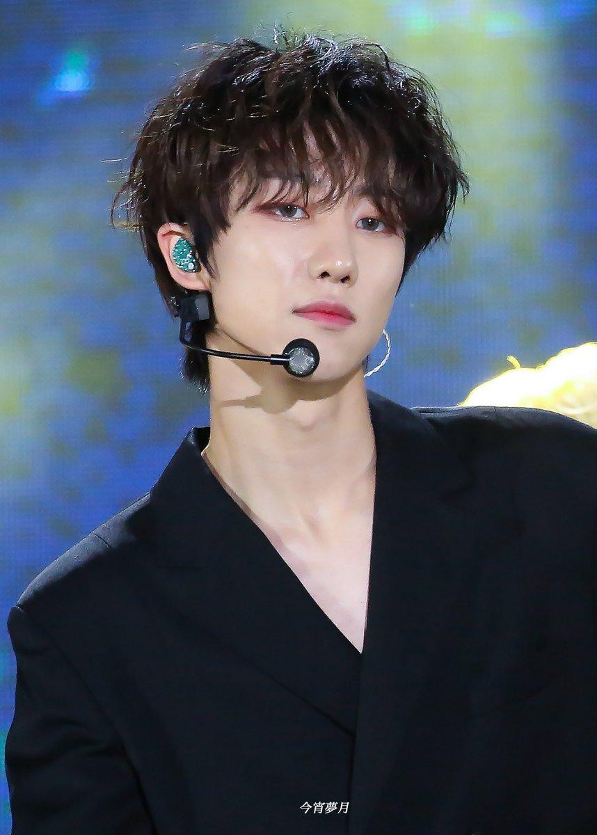 6. The8 (Từ Minh Hạo) là thành viên của nhóm nhạc Hàn Quốc SEVENTEEN