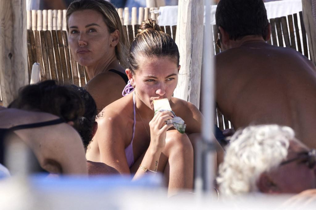 Thylane để mặt mộc, người đẹp sở hữu làn da mịn màng, khỏe mạnh. Thylane để mặt mộc, người đẹp sở hữu làn da mịn màng, khỏe mạnh.