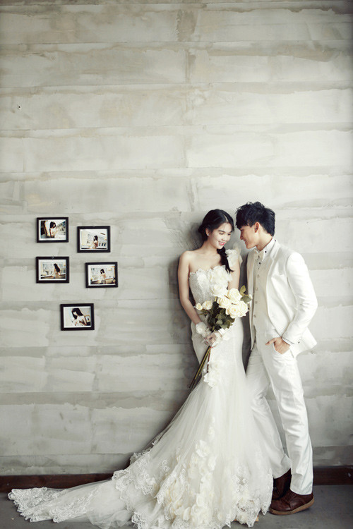 Ngọc Trinh - Chan Than San thể hiện cảm xúc ngọt ngào của một đôi uyên ương