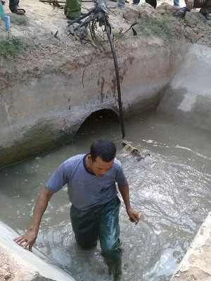 Cơ quan chức năng tìm thấy một cành bàng và ngọn tre, rất có thể đây là phương tiện gây án của các đối tượng