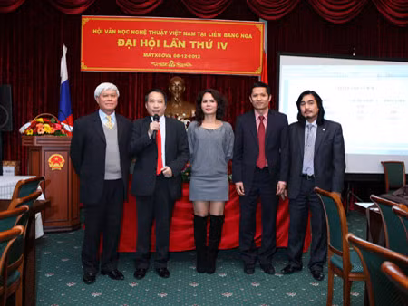 Ban chấp hành mới ra mắt, từ trái sang: Nguyễn Huy Hoàng, Châu Hồng Thuỷ, Nguyễn Thị Kim Xuyến, Nguyễn Quốc Hùng, Phạm Hồng Hà