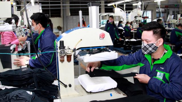 Người lao động mong muốn tăng lương tối thiểu vùng từ đầu năm 2024.