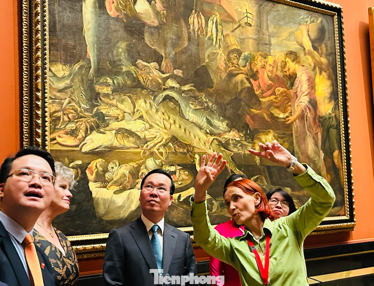 Hiểu biết sâu về nghệ thuật và sự chú ý lắng nghe của Chủ tịch nước đã tạo cảm hứng cho chính người hướng dẫn.