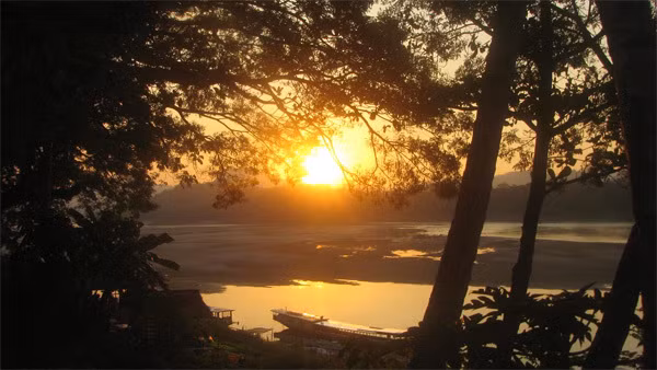 Cố đô Luang Prabang là thiên đường cho những ai muốn trốn khỏi sự xô bồ, tìm về bình yên