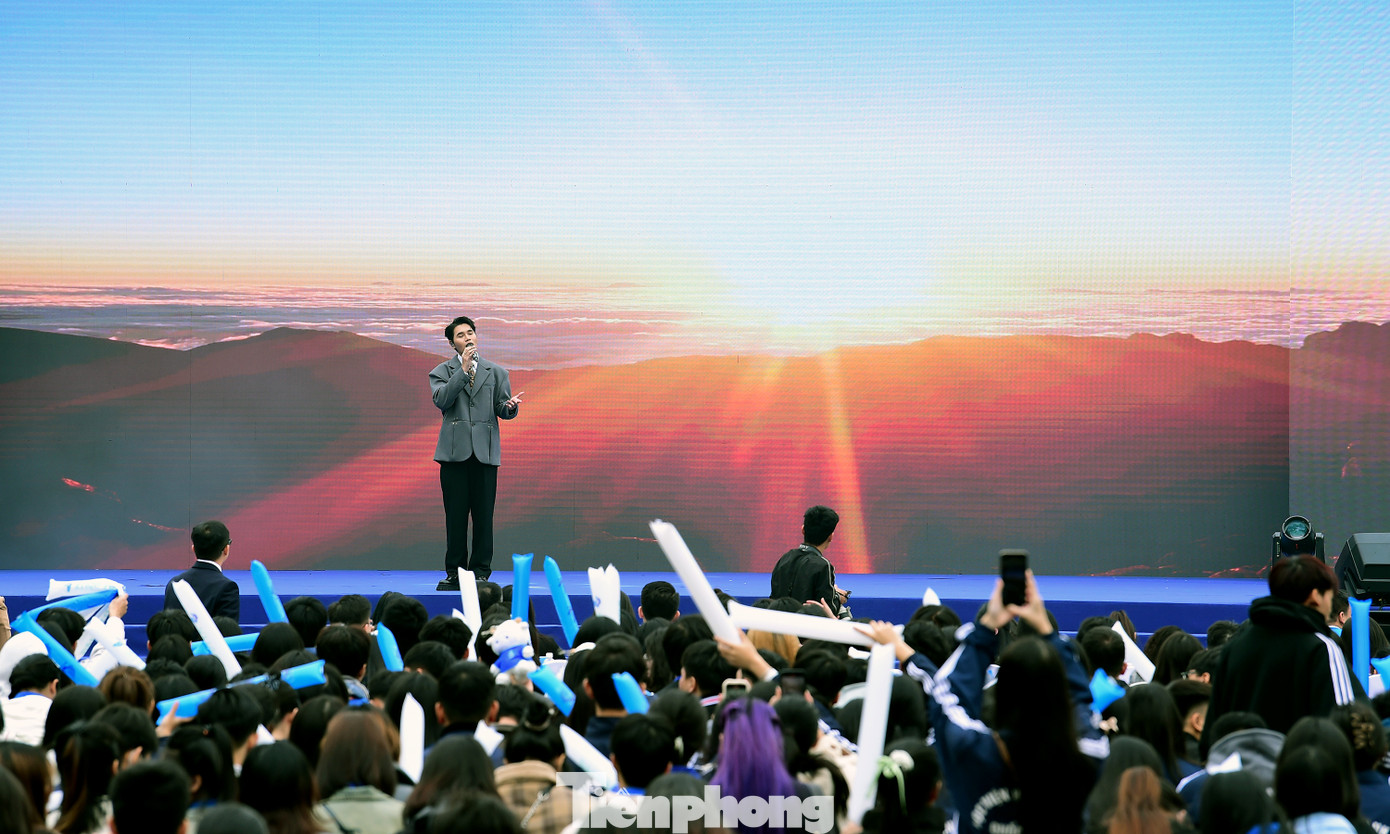 Chương trình văn nghệ "Tôi yêu Tổ quốc tôi". Ảnh: Xuân Tùng