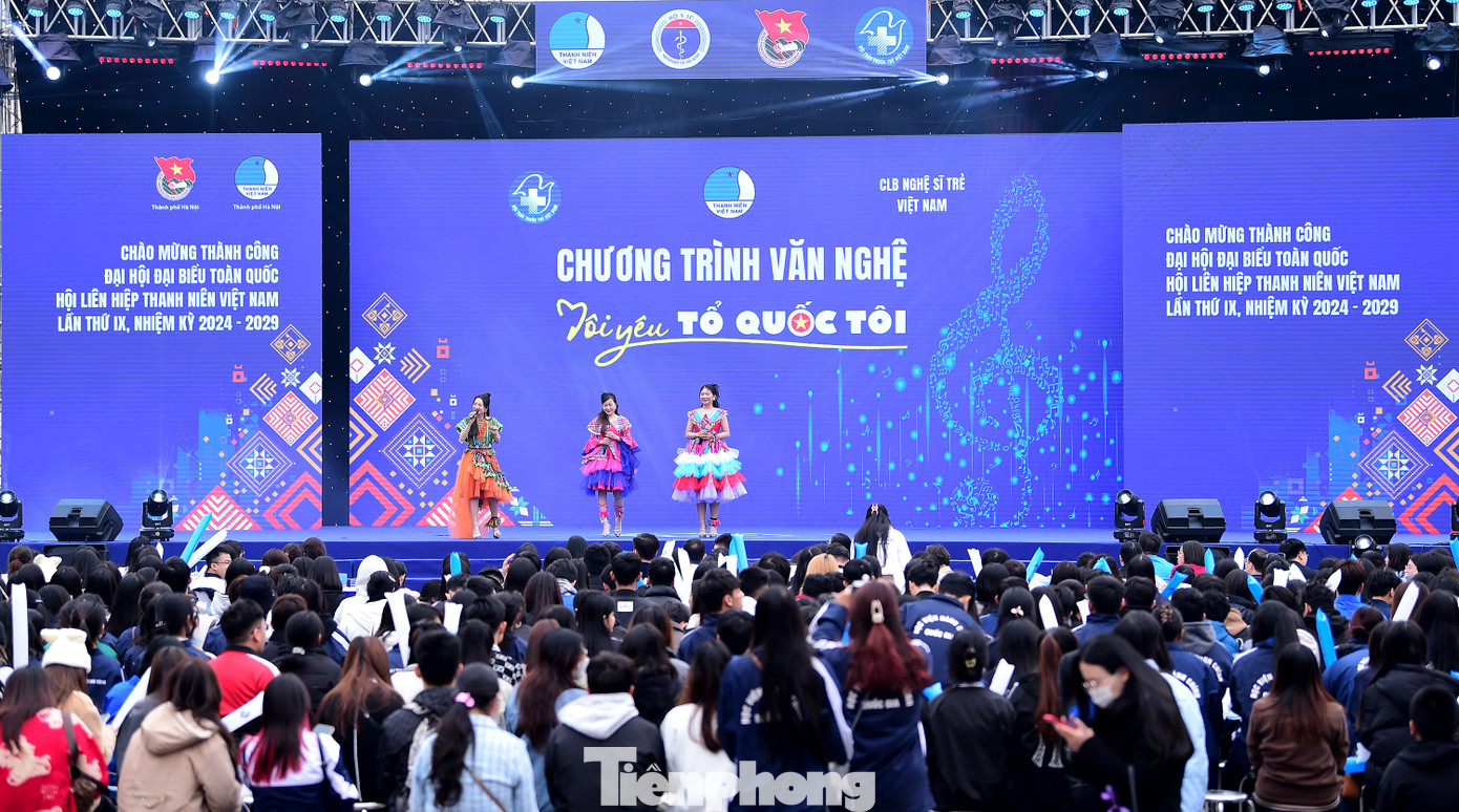 Chương trình văn nghệ "Tôi yêu Tổ quốc tôi". Ảnh: Xuân Tùng