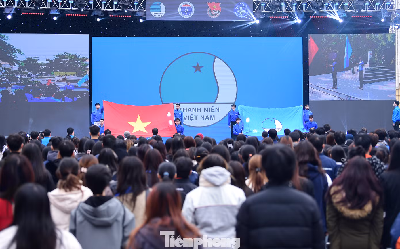 Lễ chào cờ "Tôi yêu Tổ quốc tôi" tại Quảng trường Cách mạng tháng Tám (Hà Nội). Ảnh: Xuân Tùng