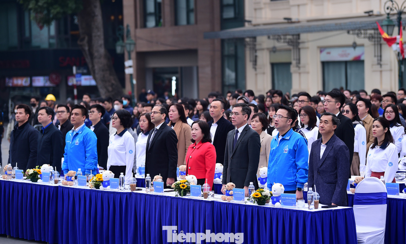 Tham gia lễ chào cờ &quot;Tôi yêu Tổ quốc tôi&quot; tại Hà Nội có lãnh đạo T.Ư Đoàn, T.Ư Hội LHTN Việt Nam và Bộ Y tế, cùng đông đảo đoàn viên, hội viên, thanh niên Thủ đô.