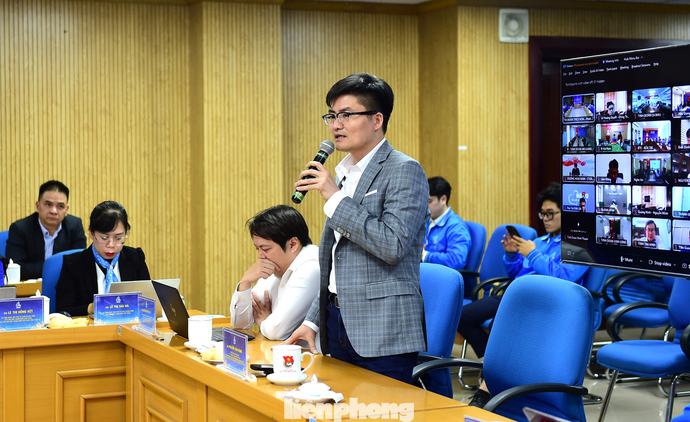 Anh Nguyễn Văn Hùng – Chủ tịch HĐQT CNCTech, Chủ tịch CLB Đầu tư và Khởi nghiệp Doanh nhân trẻ Việt Nam, đề xuất đẩy mạnh hoạt động văn hoá đọc và lan tỏa các gương thanh niên tiêu biểu trên các lĩnh vực để truyền cảm hứng đến người trẻ. Ảnh: Xuân Tùng Anh Nguyễn Văn Hùng – Chủ tịch HĐQT CNCTech, Chủ tịch CLB Đầu tư và Khởi nghiệp Doanh nhân trẻ Việt Nam, đề xuất đẩy mạnh hoạt động văn hoá đọc và lan tỏa các gương thanh niên tiêu biểu trên các lĩnh vực để truyền cảm hứng đến người trẻ. Ảnh: Xuân Tùng